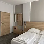 Alojamento de Acomodação e Pequeno-almoço Kis Szieszta Panzió Balatonboglár