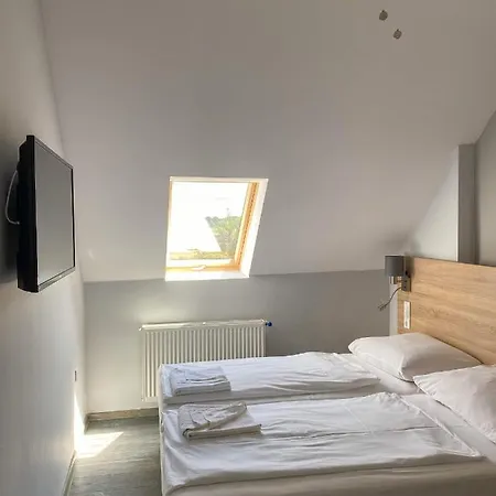Kis Szieszta Panzio Bed & Breakfast Balatonboglar