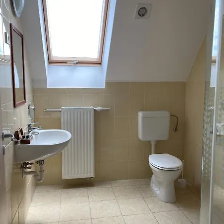 Kis Szieszta Panzio Bed & Breakfast 3*