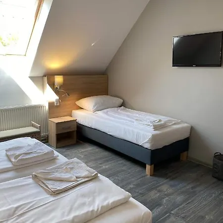 Kis Szieszta Panzio Bed & Breakfast Balatonboglar