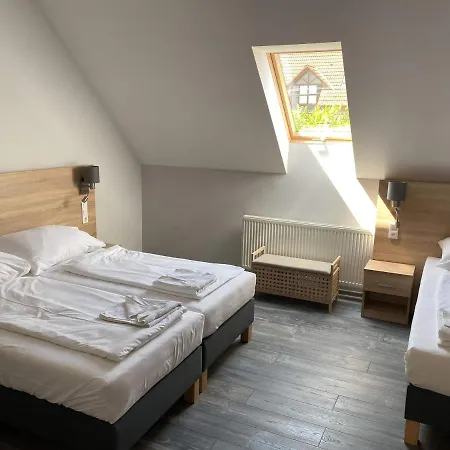 Kis Szieszta Panzio Bed & Breakfast