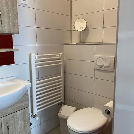 Kis Szieszta Panzio 住宿加早餐酒店 3*