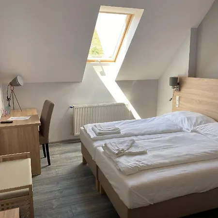Kis Szieszta Panzio Bed & Breakfast