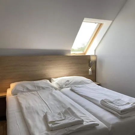 Kis Szieszta Panzio Bed & Breakfast