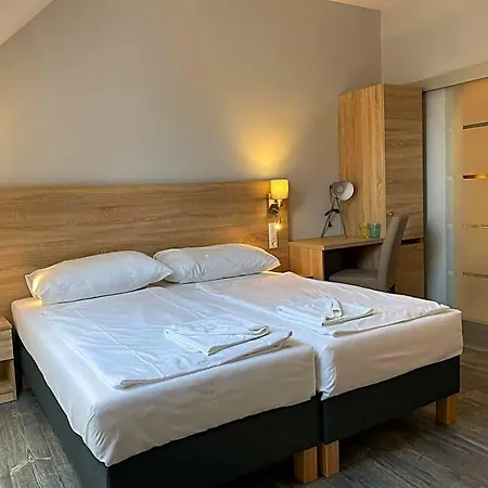 Kis Szieszta Panzio Bed & Breakfast 3*