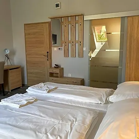 Kis Szieszta Panzio B&B