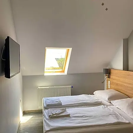 Kis Szieszta Panzio Bed & Breakfast