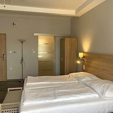 Kis Szieszta Panzio Bed & Breakfast