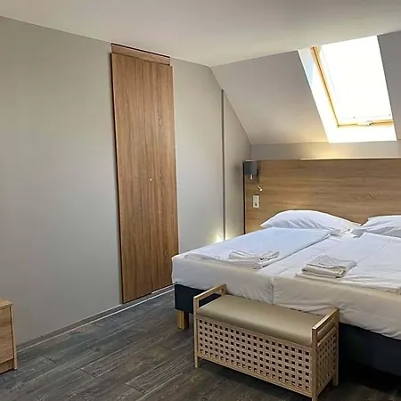Kis Szieszta Panzio Bed & Breakfast